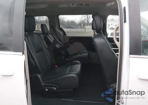 2014 Chrysler Town & Country Touring z USA, uszkodzony, nr VIN 2C4RC1BG8ER195132